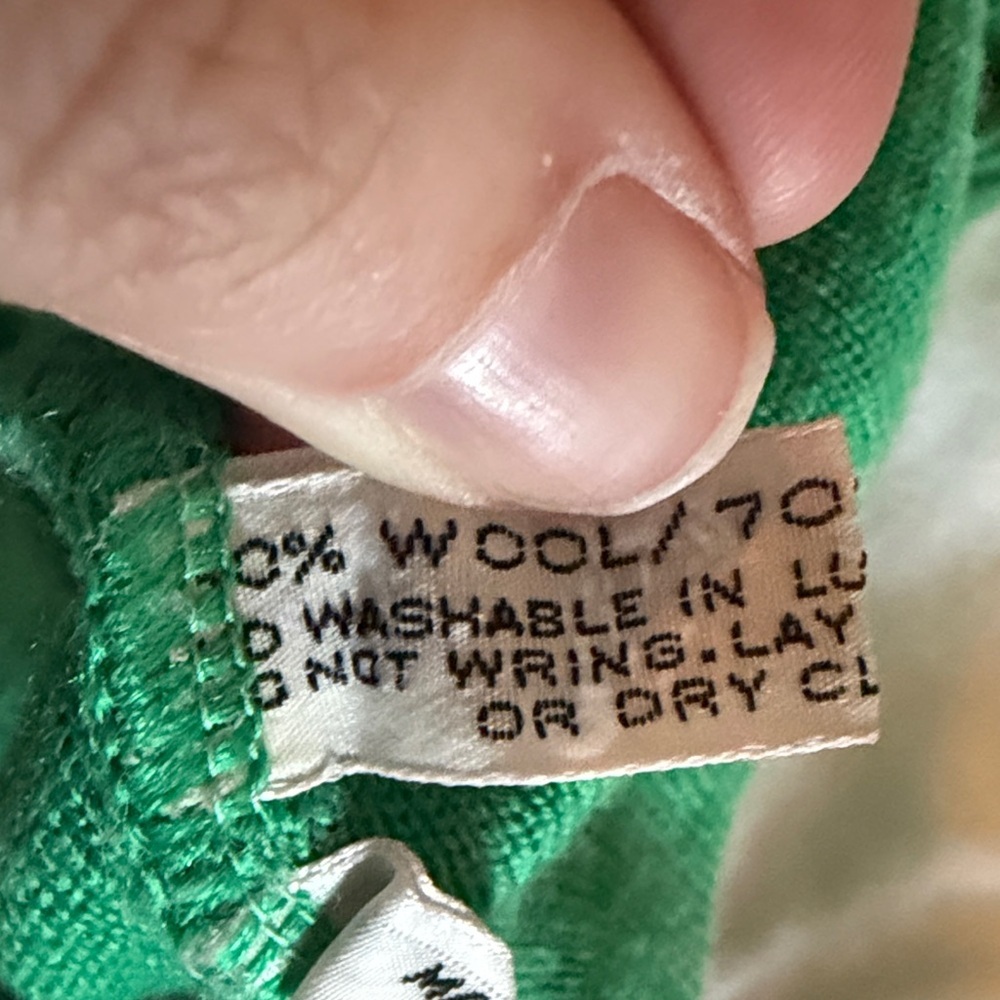 Vintage! Made in British Crown Colony of Hong Kong Green Crewneck Sweater - Picture 5 of 8